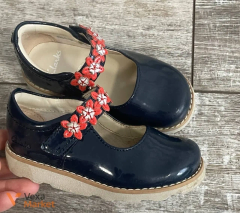 Лаковані туфлі Clarks розмір 23