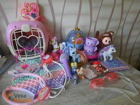 Лот іграшок для дівчинки: переноска, карета, поні, мікрофон та інше