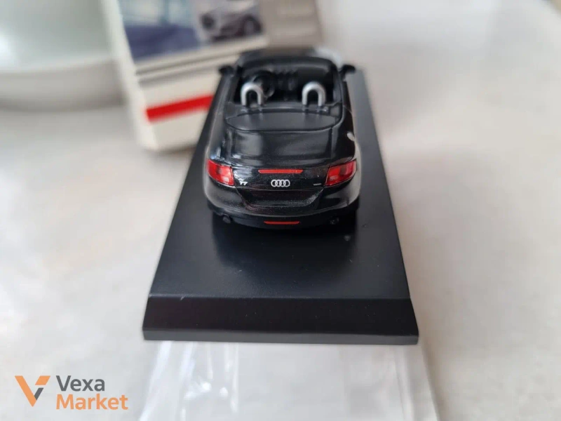 Модель автомобиля Kyosho Audi TT Roadster — фото 6