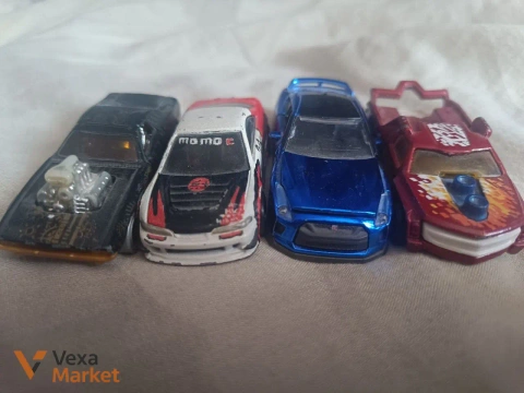 Набор из 4 коллекционных машинок Hot Wheels и Majorette: Rodger Dodger, Acura Integra GSR, Nissan GT-R, Flip Ripper
