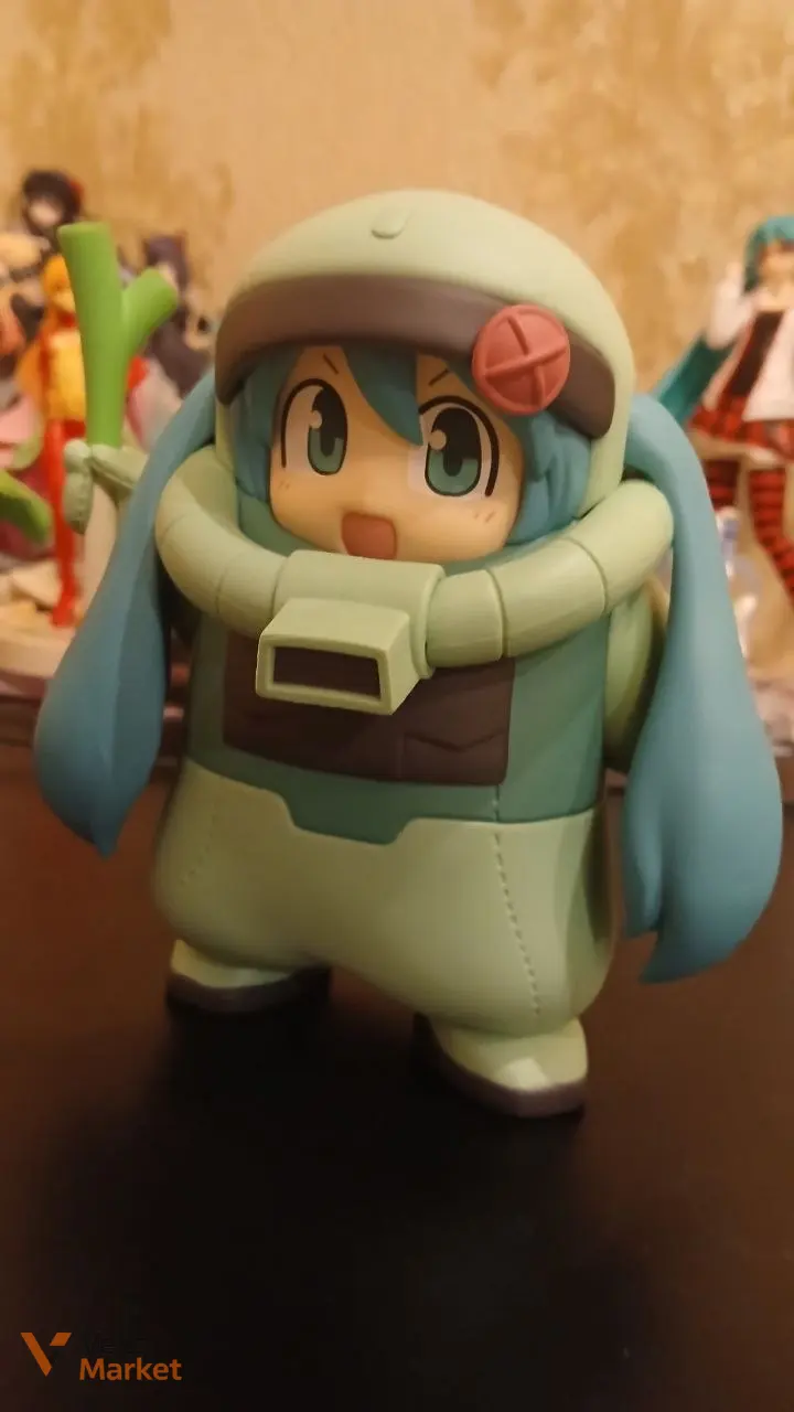 Оригінальна фігурка Hatsune Miku × Among Us Figure (Green Crewmate Ver.) — фото 2