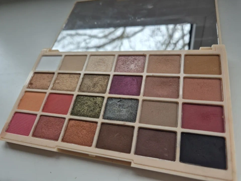 Палетка тіней Makeup Revolution Soph Х