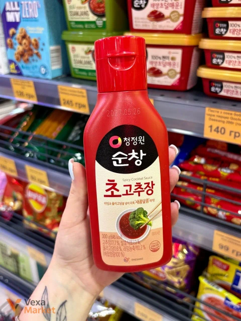 Паста з соєвих бобів та червоного перцю з оцтом Gochujang Daesang 300г (гостра)