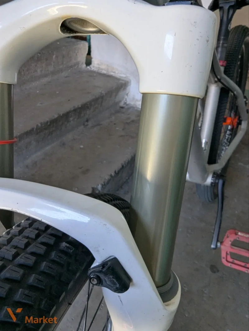 Повітряна вилка RockShox Revolution 110мм Dual Air — фото 4