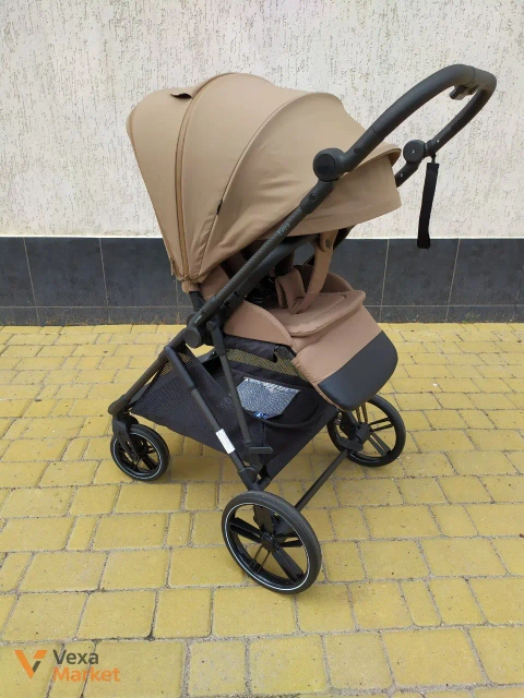 Прогулянковий візочок Carrello Extra 8 кг