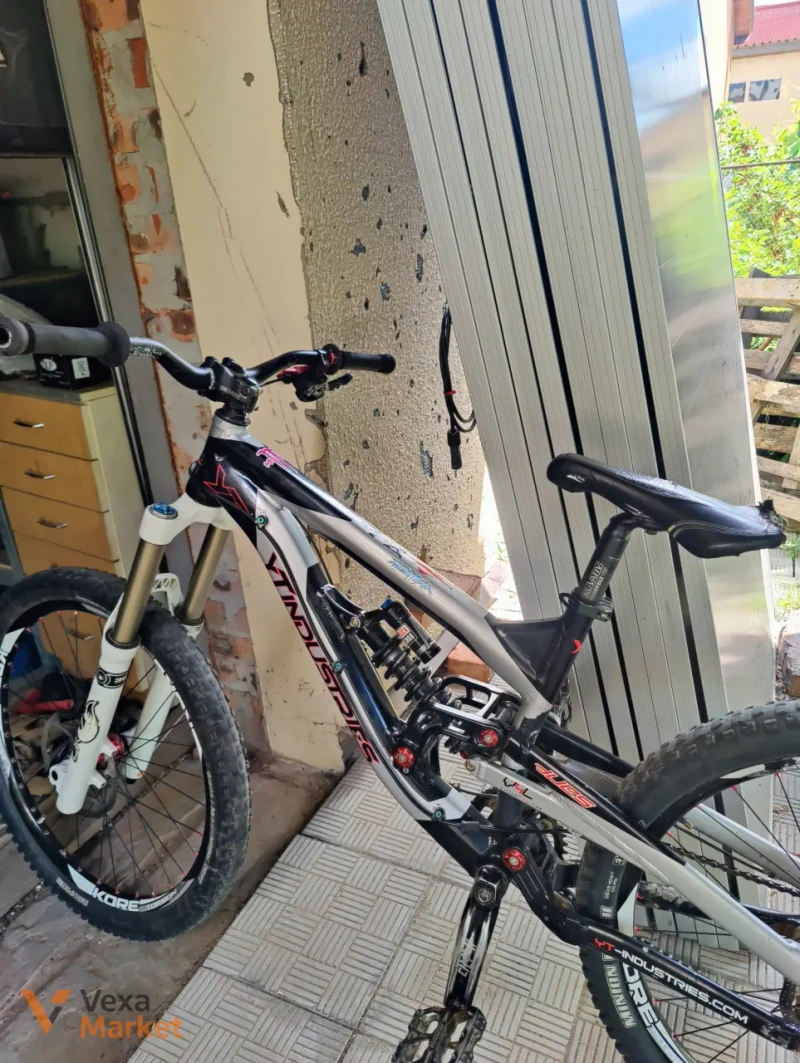 Рама YT TUES 2013 з амортизатором Rock Shox Kage RC та вилкою Fox Van 36 — фото 2