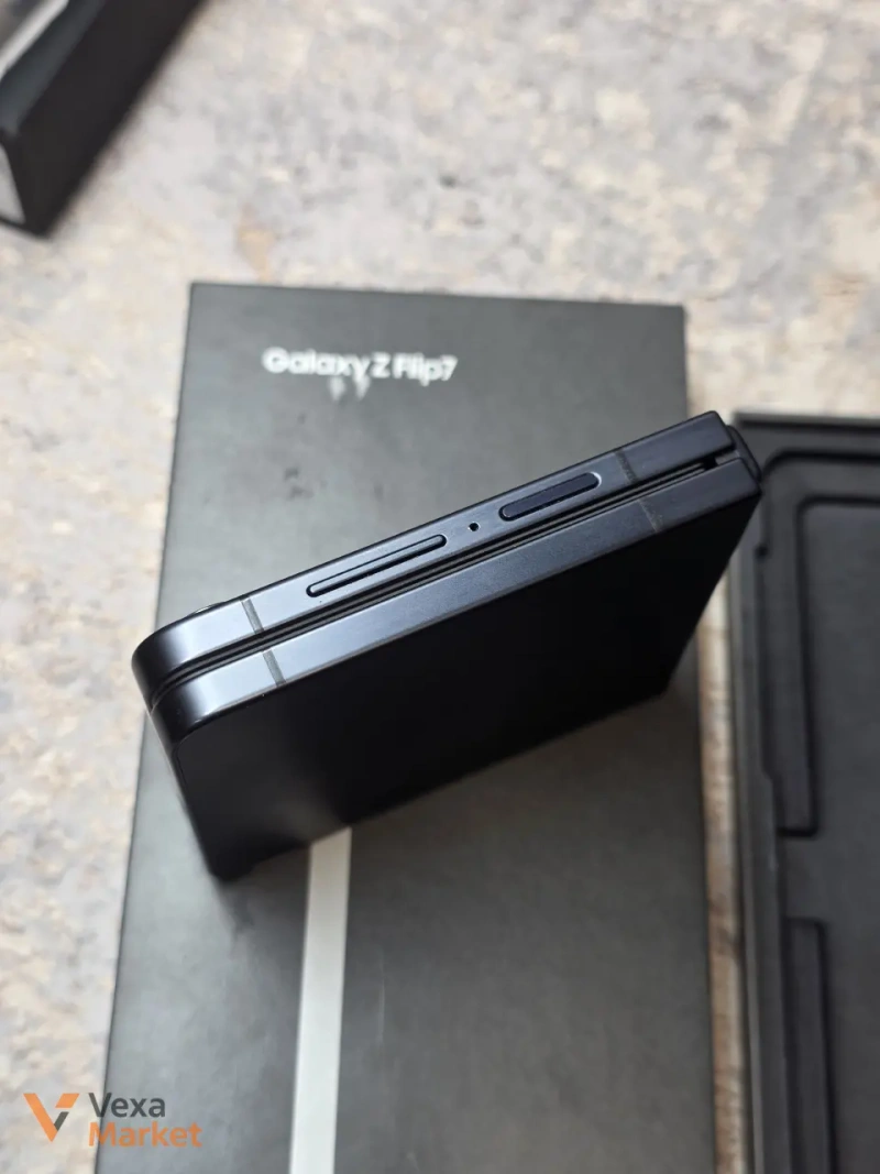 Samsung Galaxy Z Flip 7 12/256 GB — фото 2