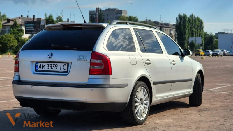 Skoda Octavia 2006 2.0 л Бензин Сірий — фото 4