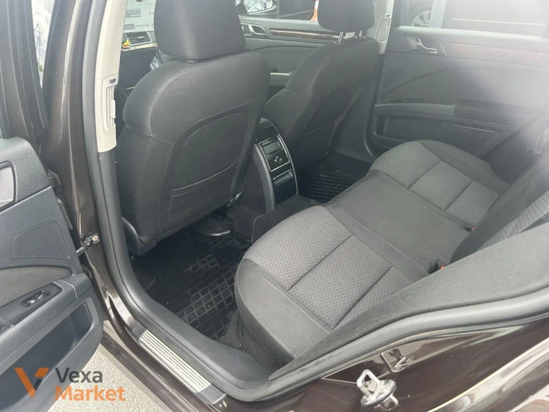 Skoda Superb II покоління 2012 Бензин 1.8 л. Коричневий — фото 6