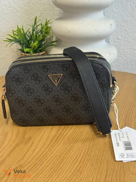 Стильна сумка GUESS з монограмним принтом, чорна