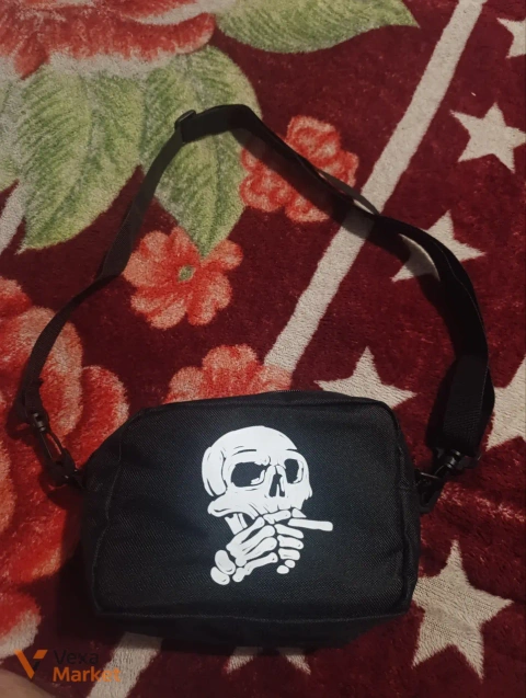 Сумка через плече з принтом черепа