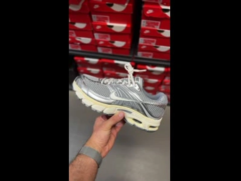 Nike Air Max Moto 2K
