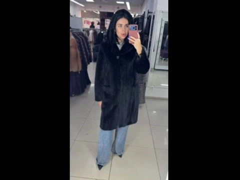 Шуба из меха норки черная, прямого кроя с капюшоном кобра, размер S, длина 100 см