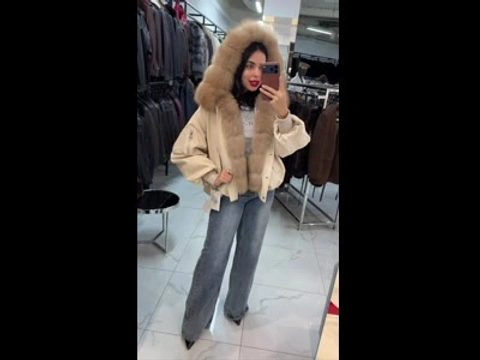 Пуховик жіночий oversize з хутром песця