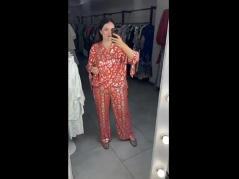 Женский костюм с серебристым принтом