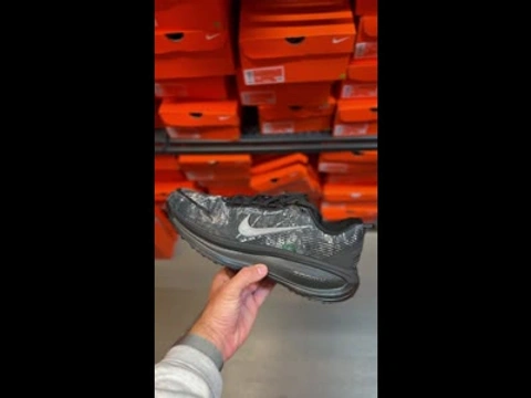Nike Vomero 18 CM