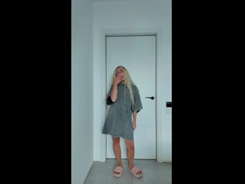 Жіночий костюм бордового кольору