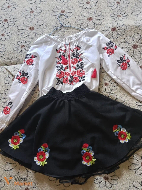 Вишиванка з вишивкою