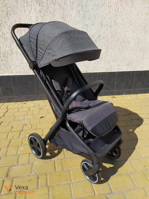 Вживаний візочок Carrello Corsa з чохлом на ніжки