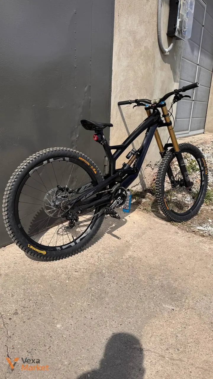 YT Tues CF M size 2018 Downhill Bike — фото 2