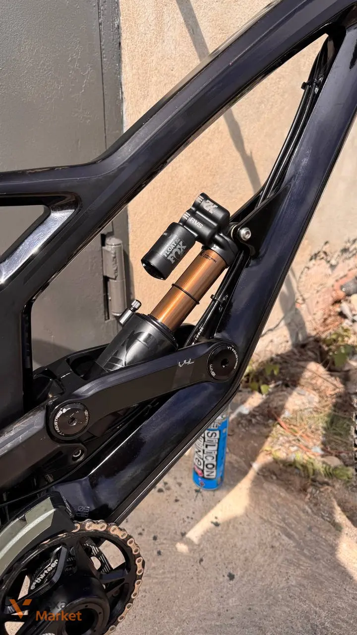YT Tues CF M size 2018 Downhill Bike — фото 6