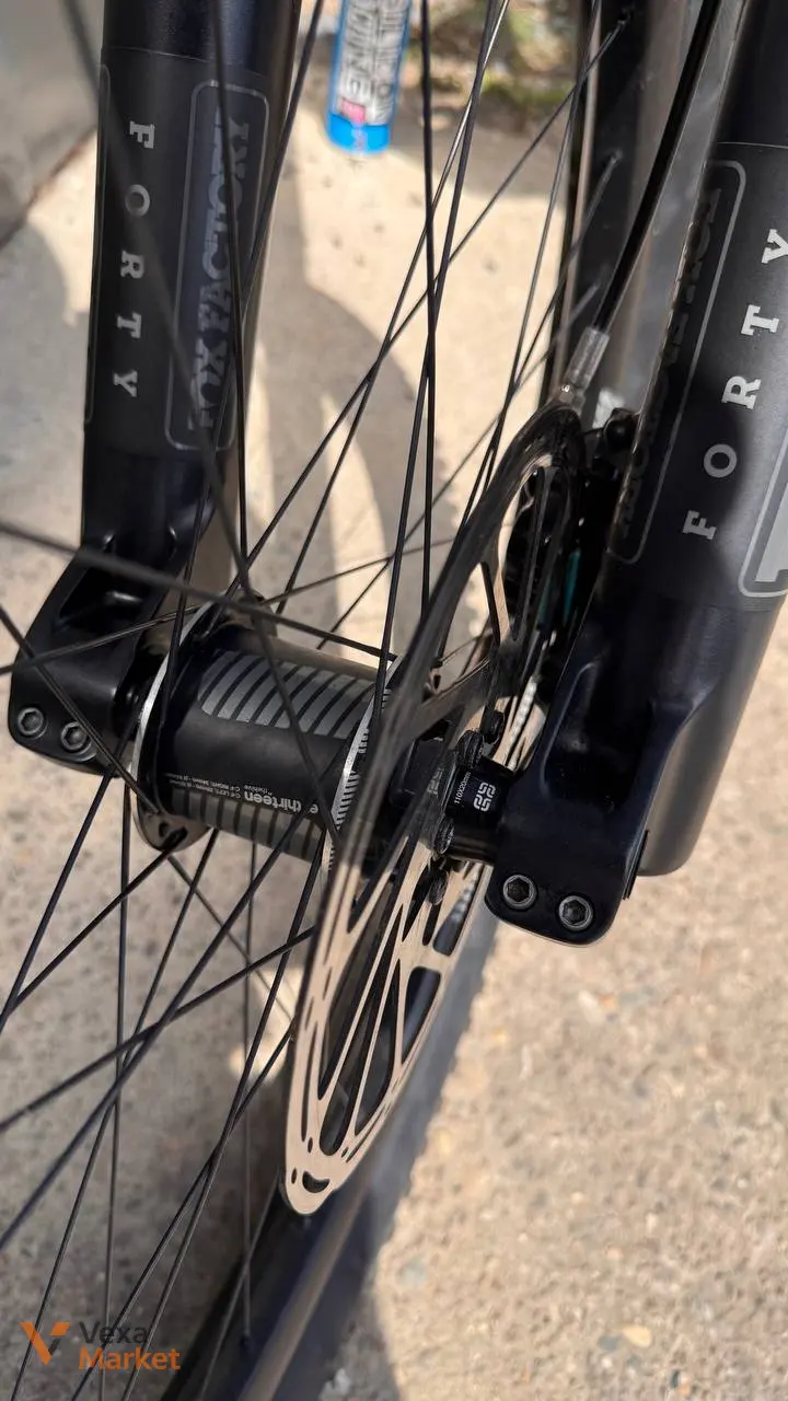 YT Tues CF M size 2018 Downhill Bike — фото 8