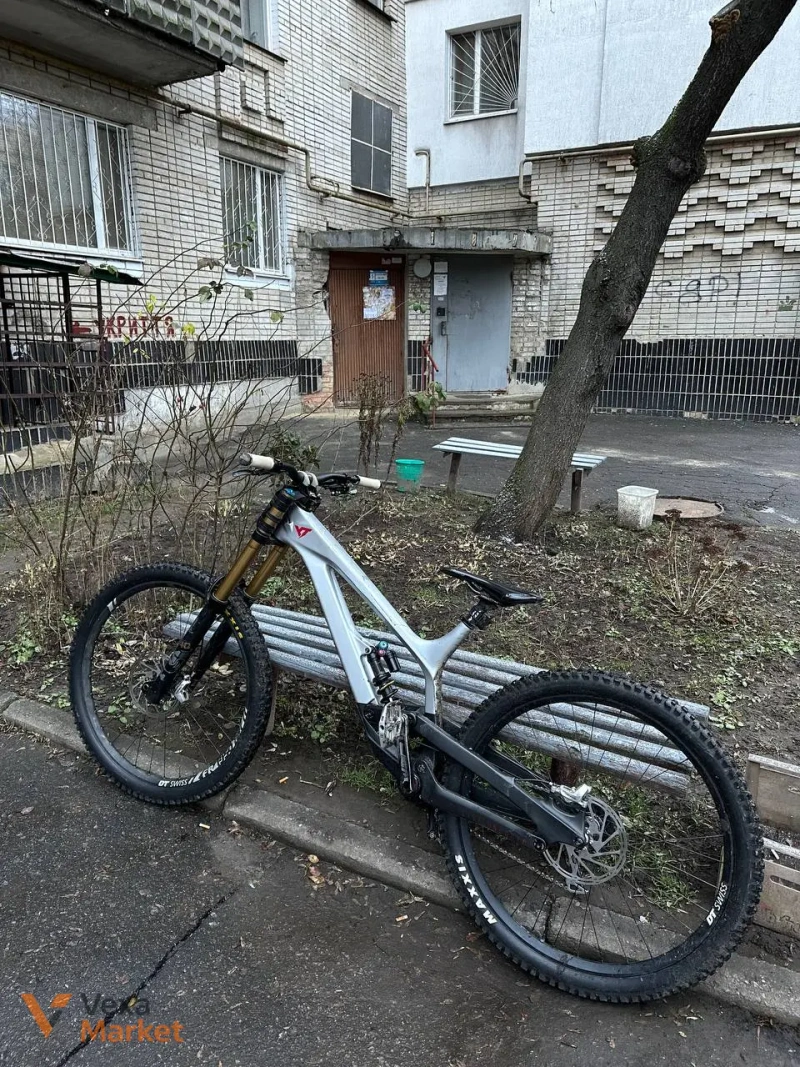 YT Tues CF Pro Race XL 2022 Downhill Bike — фото 3