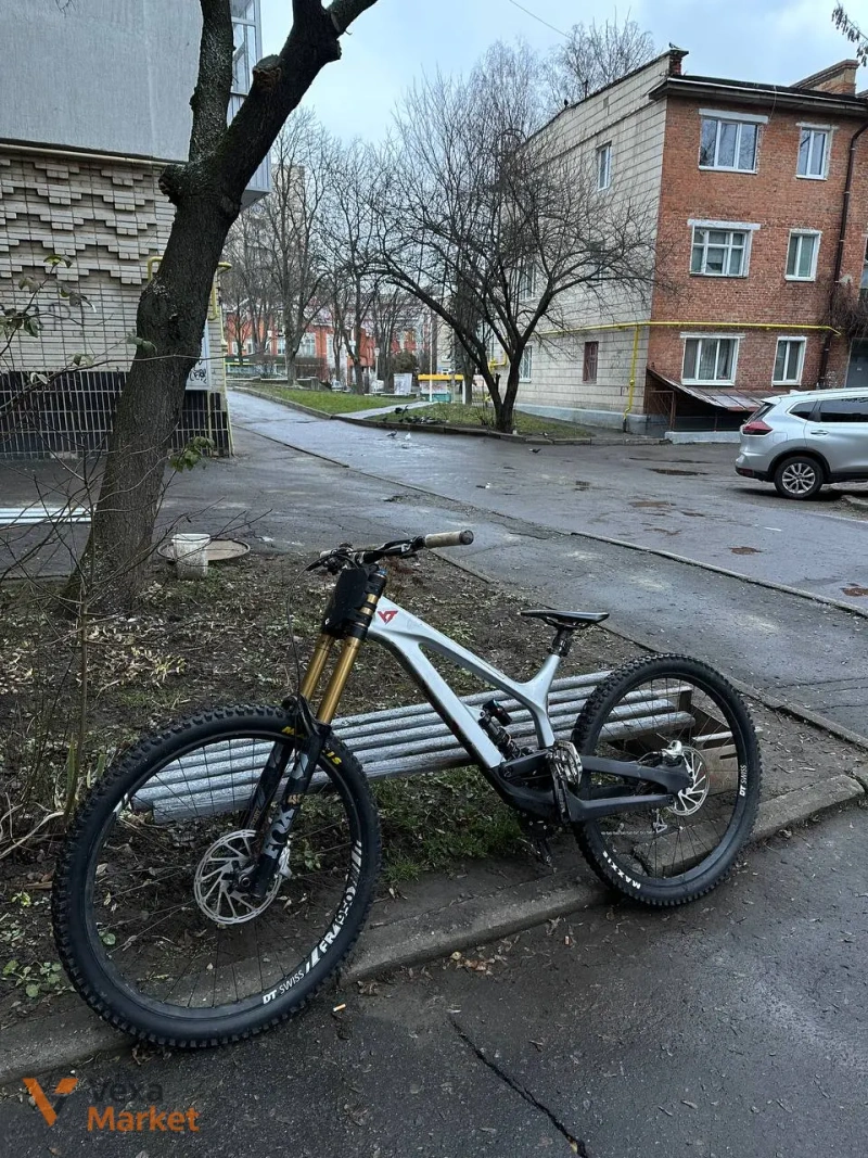 YT Tues CF Pro Race XL 2022 Downhill Bike — фото 4
