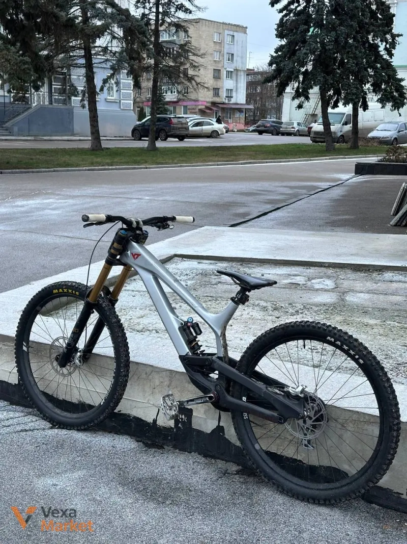 YT Tues CF Pro Race XL 2022 Downhill Bike — фото 5