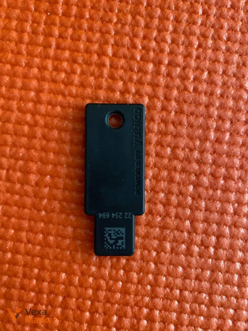 Апаратний ключ безпеки YubiKey 5 NFC — фото 2