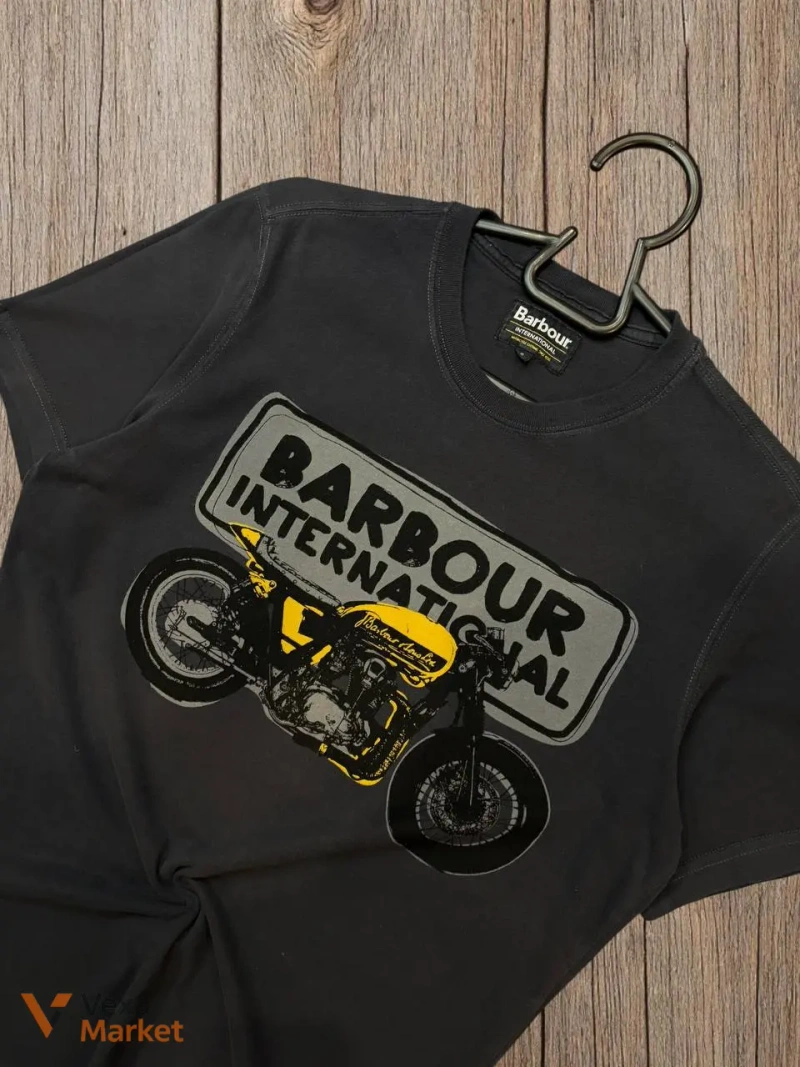 Barbour Мужская футболка с принтом мотоцикла — фото 2