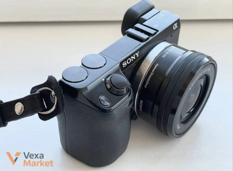 Беззеркальна камера Sony Alpha NEX-7 з об'єктивом Sony SELP1650 E PZ 16-50mm f/3.5-5.6 OSS