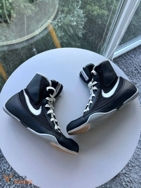Боксерки Nike Machomai 2 чорно-білі, розмір 8 US