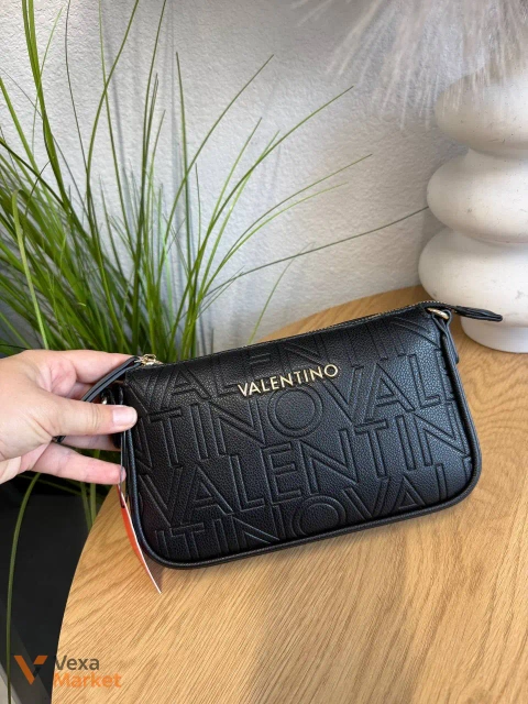 Чорна сумочка VALENTINO з тисненням