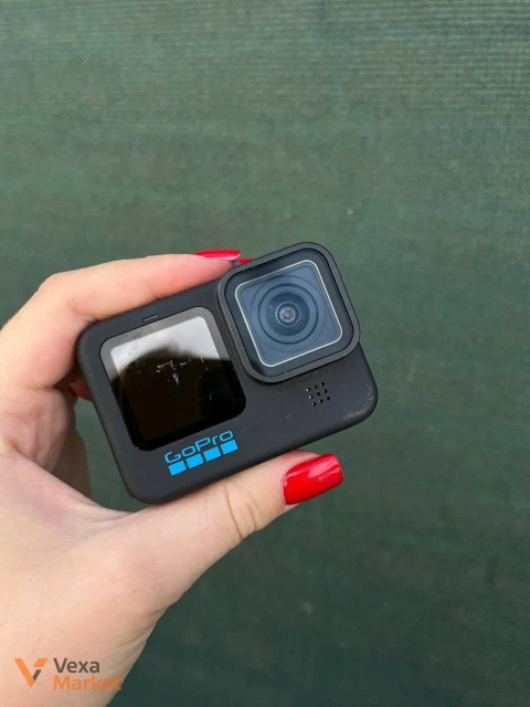 Екшн-камера GoPro Hero 10 з триподом