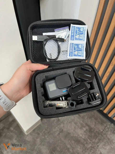 Екшн-камера GoPro Hero 6 з ліхтариком