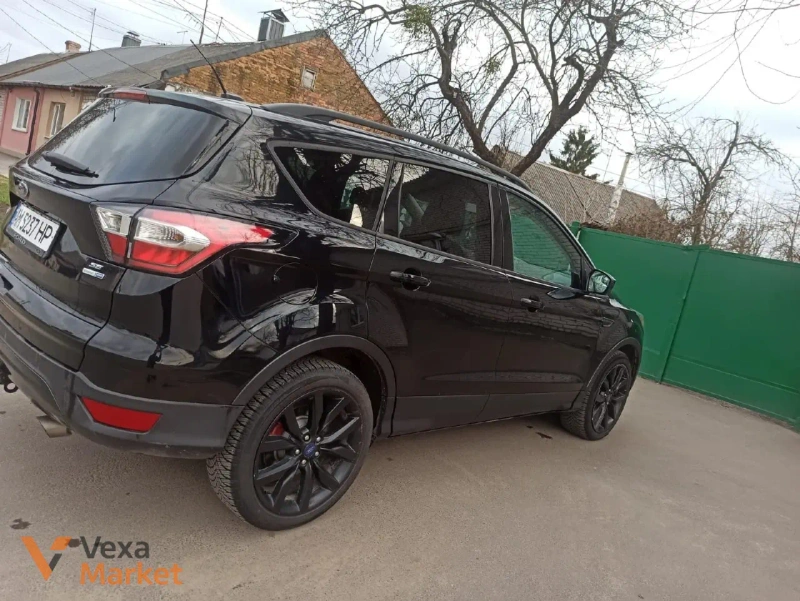 Ford Escape 2016 Чорний — фото 8