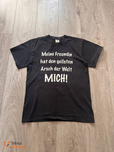 Футболка с надписью "Meine Freundin hat den geilsten Arsch der Welt MICH!"