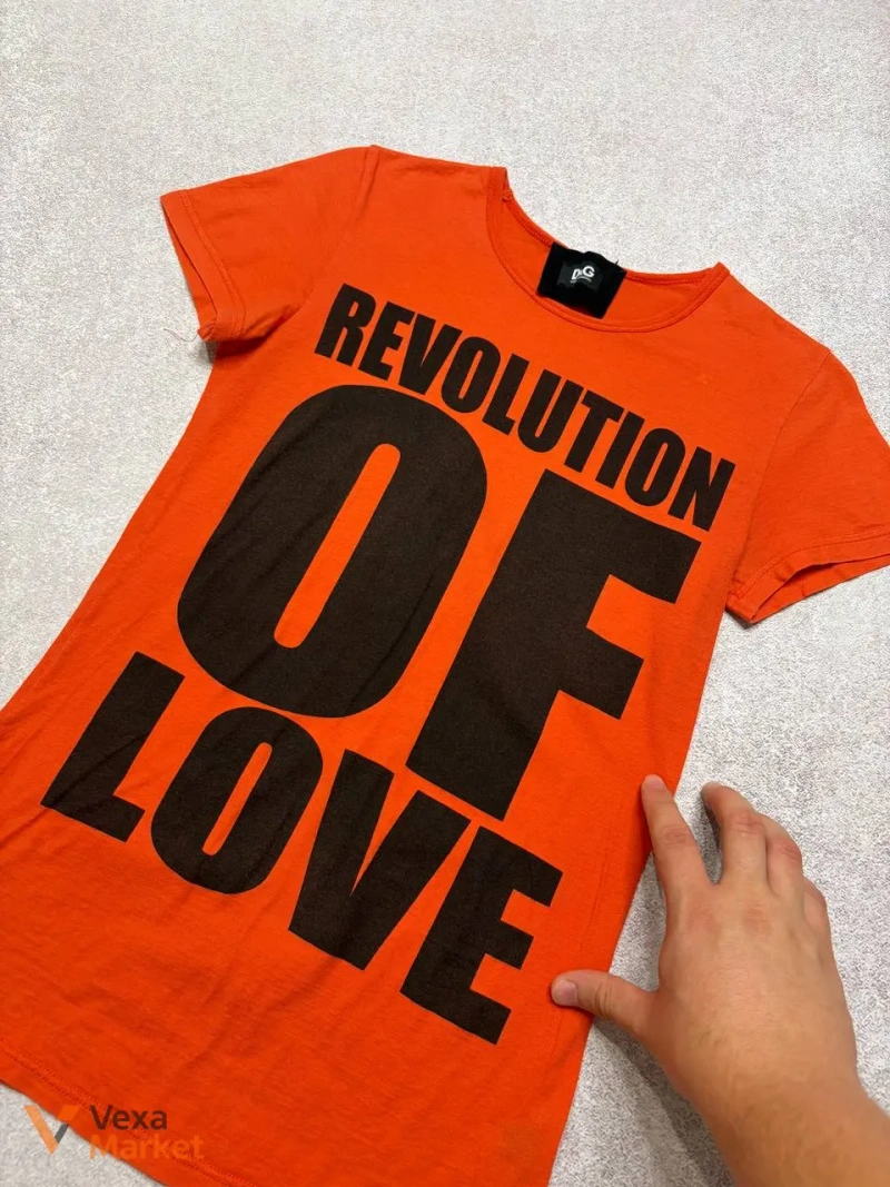 Футболка жіноча помаранчева Dolce Gabbana Revolution of Love Y2K — фото 3