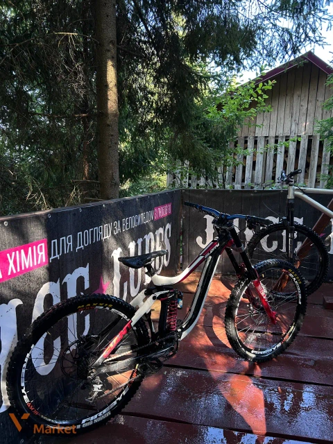 Giant Glory 2016 AL M 27.5" Downhill Bike
