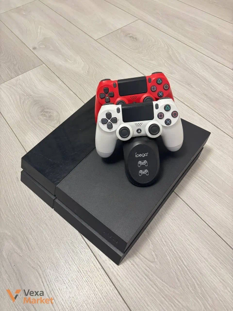 Ігрова приставка Sony PlayStation 4 з двома геймпадами та док-станцією