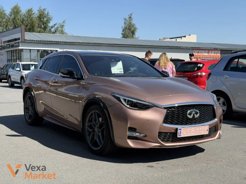 Infiniti Q30 2016 Коричневий — фото 2