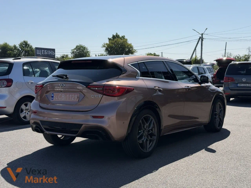 Infiniti Q30 2016 Коричневий — фото 3