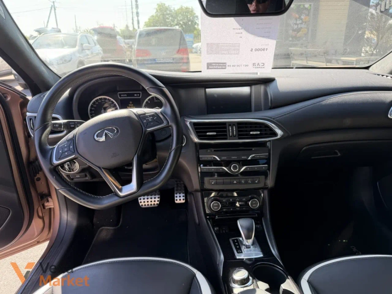 Infiniti Q30 2016 Коричневий — фото 6