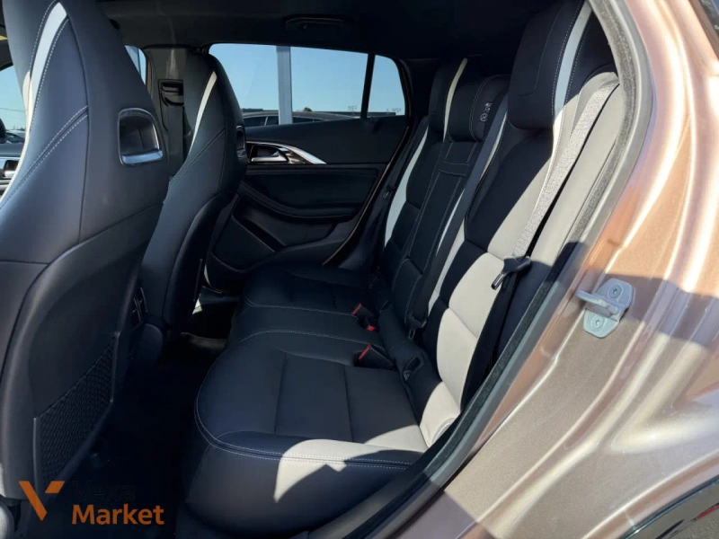 Infiniti Q30 2016 Коричневий — фото 7