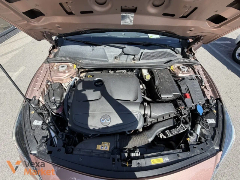 Infiniti Q30 2016 Коричневий — фото 8
