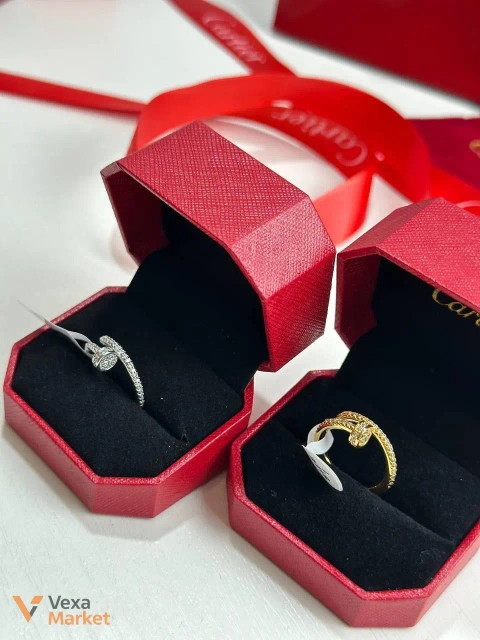 Каблучка Cartier з камінцями