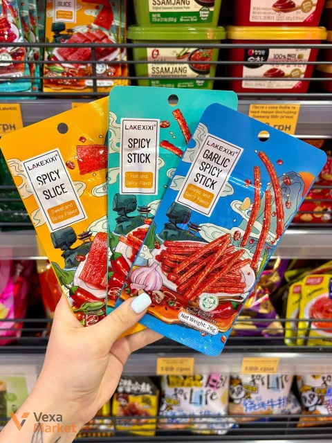 Китайські снеки LakeXiXi Spicy Stick 26г (гострі, солодко-гострі, з часниковим смаком)