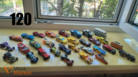 Колекція машинок Hot Wheels та інші, масштаб 1:64