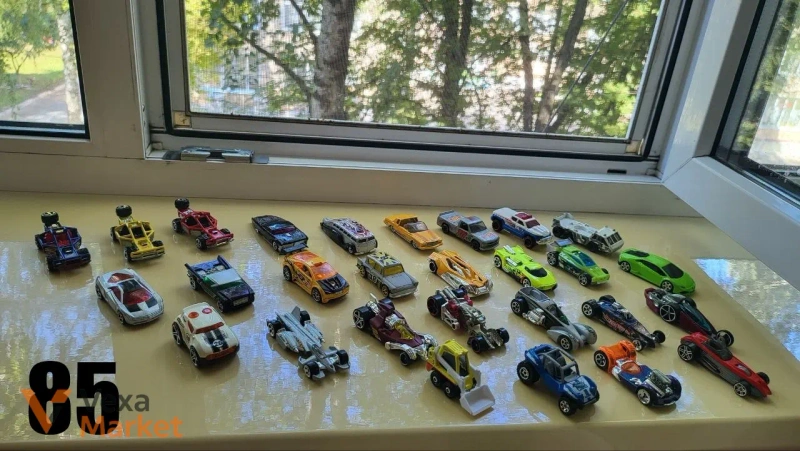 Колекція машинок Hot Wheels та інші, масштаб 1:64 — фото 4